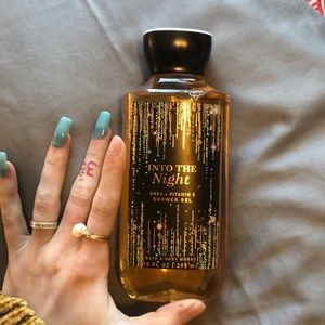 Bath&Body Works shower gel 🍂 INTO THE NIGHT